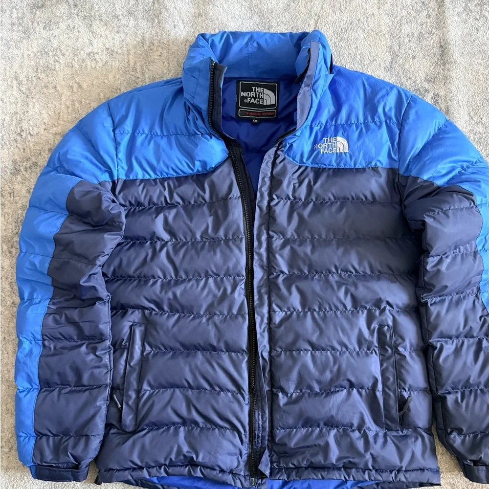 The North Face Men's Two-Tone Blue Puffer Jacket - Picture 3 of 6